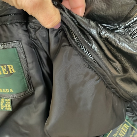 Danier leather men’s leather jacket with Thermolite lining. Size medium. - Picture 7 of 8